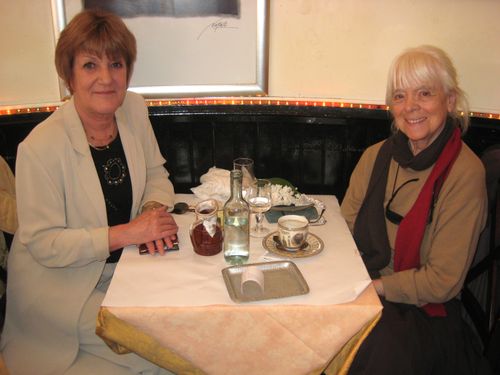 Au café à Montmartre