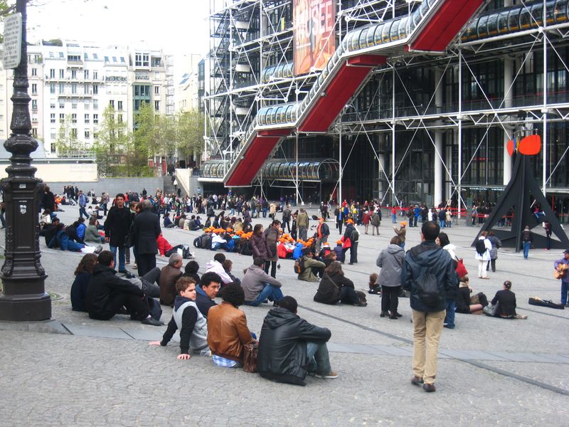 Esplanade musée Georges Pompidou