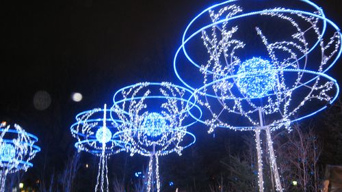 Lumière au rond point des Champs Elysées